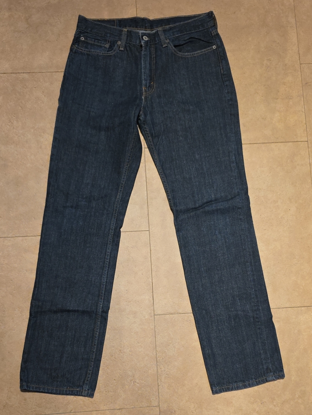 Levi's 514 Men's Jeans in Deep Indigo. Size 33x34